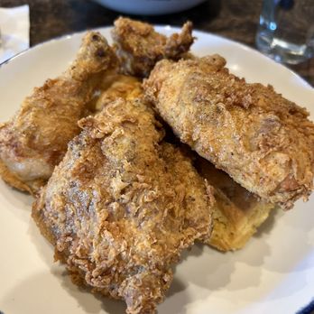 Social Southern Table & Bar - Smoke Fried Chicken - N - Biscuits - Southern Near Me - Lafayette, Louisiana