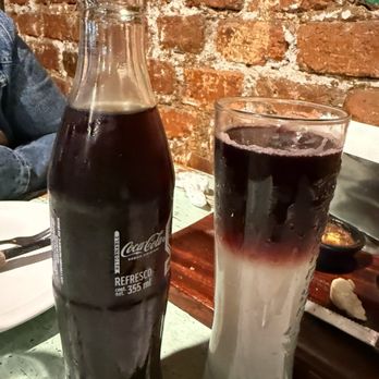 La Pizzería Argentina - Cola and lemonade sangria - Pizza Near Me - México, D.F., DIF La Pizzería Argentina - Cola and lemonade sangria - Pizza Near Me - México, D.F., DIF