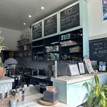 Main Squeeze - Greens, juice, health - Juice Bars & Smoothies Near Me - Santa Monica, California