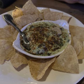 Yard House - Four Cheese Spinach Dip - New American Near Me - Wayne, New Jersey