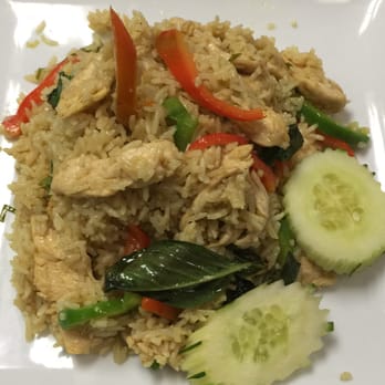 Tara Thai Cafe - R7   GREEN CURRY FRIED RICE :Fried rice in curry sauce with kaffir lime leavesbell pepper and sweet basil - Thai Near Me - Redondo Beach, California