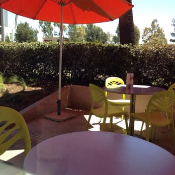 Burger Lounge - Nice outdoor patio too - Burgers Near Me - Temecula, California