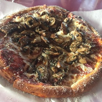 Auntie Pasto's - Mushroom and red onion pizza - Italian Near Me - Honolulu, Hawaii