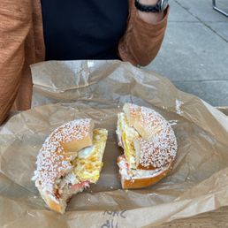 Sat bagel with egg and tomato Sat bagel with egg and tomato