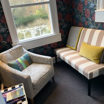 Kennard Hotel - Lounge between floors looking out at garden - Hotels Near Me - Bath, BAS