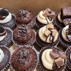 Cupcake Hooray! - Cupcake flavors : Oreo cookie, triple chocolate, peanut butter cup, brownie sundae