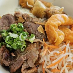 Three Sisters Food To Go - Vermicelli bowl (Combo: Shrimp, grilled pork and egg roll)