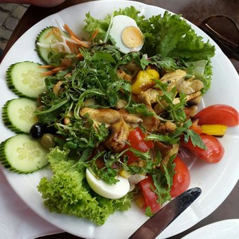 Feliz - Salat mit gebratener Hühnerbrust - Mediterranean Near Me - Berlin, BE