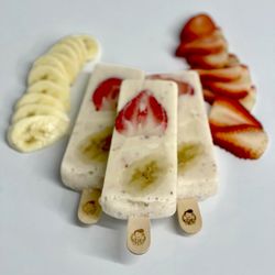 Paco Pops - Strawberry Banana popsicle