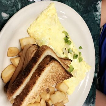 Clary's Cafe - Omelet with potatoes and toast - Breakfast & Brunch Near Me - Savannah, Georgia