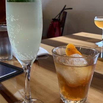 Fete - Fête 75 (L) & Old Fashioned (R) - New American Near Me - Honolulu, Hawaii Fete - Fête 75 (L) & Old Fashioned (R) - New American Near Me - Honolulu, Hawaii