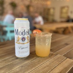 HomeState - Modelo and his spicy Paloma