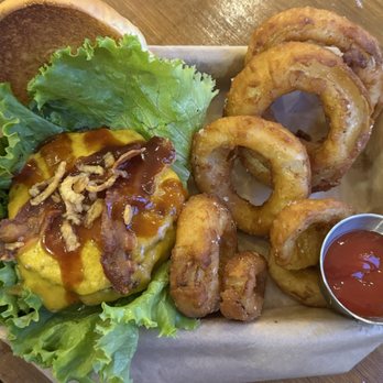 Island Hopper Taproom - Paniolo burger with onion rings - Salad Near Me - Kamuela, Hawaii Island Hopper Taproom - Paniolo burger with onion rings - Salad Near Me - Kamuela, Hawaii