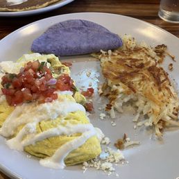 Veggie omelette with blue corn tortillas. Veggie omelette with blue corn tortillas.