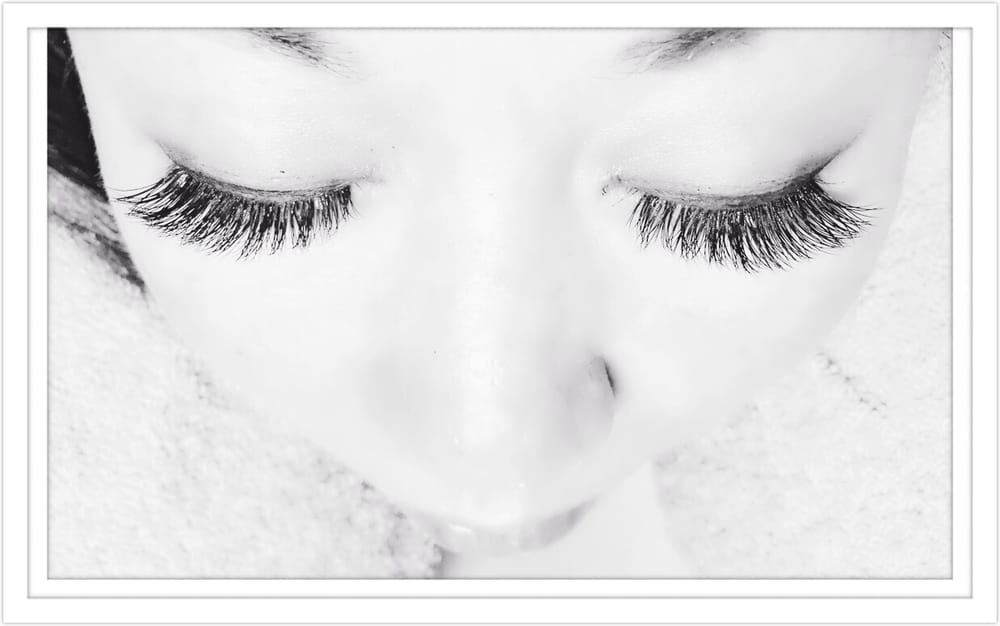 Lash Me Up Beauty Lounge Logo