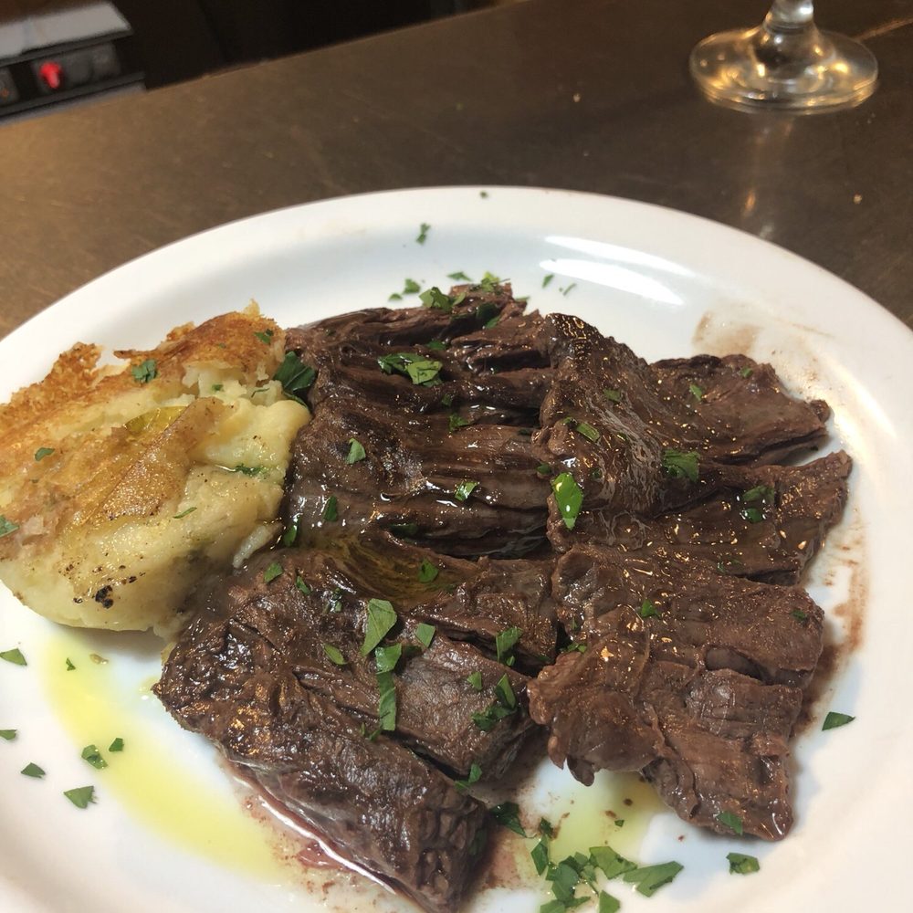 Gata Mala - Veal Steak and Mashed Potatoes with Green Peppers - Tapas Bars Near Me - Barcelona, B