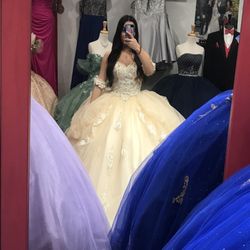 Mariposa Formal Boutique - Champagne