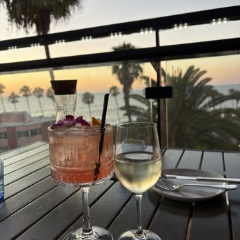 Birdseye Rooftop Restaurant and Bar - Girl on prospect and a Pinot Grigio - Cocktail Bars Near Me - La Jolla, California Birdseye Rooftop Restaurant and Bar - Girl on prospect and a Pinot Grigio - Cocktail Bars Near Me - La Jolla, California