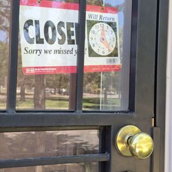 HeyDenver - A closed sign with a time of return.