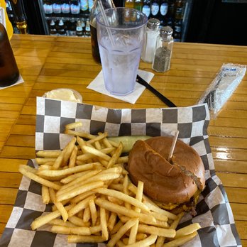 Copper Mug - Cheeseburger with jalapeños and shoe string fries - Sports Bars Near Me - Walled Lake, Michigan Copper Mug - Cheeseburger with jalapeños and shoe string fries - Sports Bars Near Me - Walled Lake, Michigan