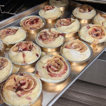 Heirloom Bakery - Desserts Near Me - Auburn, Indiana