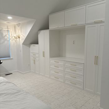 Closet Factory - Wall unit in primary. - Home Organization Near Me - Wilmington, Massachusetts