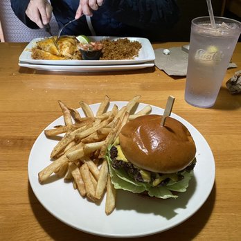 Applebee's Grill + Bar - Classic Cheeseburger Fiesta Lime Chicken - American Near Me - Merced, California
