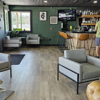 Oak Hill Social - Cocktail Bars Near Me - Austin, Texas