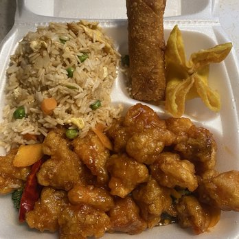Mr. Hui's - Orange Chicken Lunch Special (comes with fried rice, crab rangoon & egg roll). - Chinese Near Me - Little Rock, Arkansas