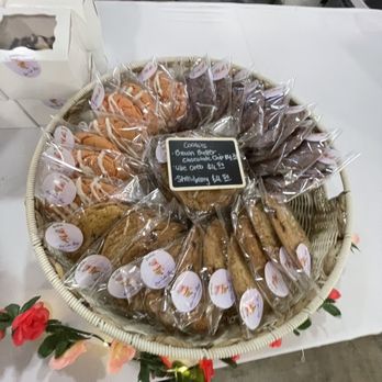Honolulu Rose Cake Shop - Custom Cakes Near Me - Honolulu, Hawaii Honolulu Rose Cake Shop - Custom Cakes Near Me - Honolulu, Hawaii