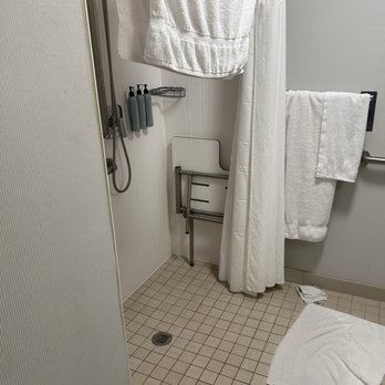 Courtyard by Marriott Fishkill - Handicap Shower - Hotels Near Me - Fishkill, New York Courtyard by Marriott Fishkill - Handicap Shower - Hotels Near Me - Fishkill, New York