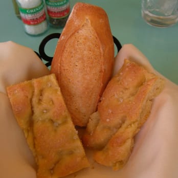 Giacomo's Cibo e Vino - Bread basket - incredible tasting foccacia - Italian Near Me - Houston, Texas Giacomo's Cibo e Vino - Bread basket - incredible tasting foccacia - Italian Near Me - Houston, Texas