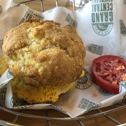 Cheddar egg biscuit with tomato