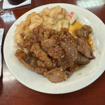 Four Seas Super Buffet - Salt and pepper shrimp, steak from the pepper steak, crab from the seafood medley, best plate - Buffets Near Me - Brainerd, Minnesota