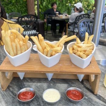 Rose's Garden Bar - Burgers Near Me - Calabasas, California