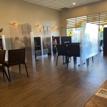 Mai's Vietnamese Restaurant - a blurry image of a dining room - Vietnamese Near Me - Langley, British Columbia