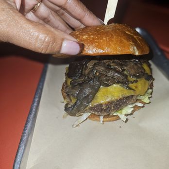 Hopdoddy Burger Bar - Classic Cheeseburger with mushrooms - Burgers Near Me - Austin, Texas Hopdoddy Burger Bar - Classic Cheeseburger with mushrooms - Burgers Near Me - Austin, Texas