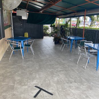 Rinconcito Cubano Criollo - Outdoor seating - Cuban Near Me - Miami, Florida