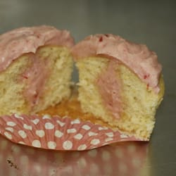 Cushy Cakes - Strawberry and Champagne! Filled with Strawberry frosting too. Yum!