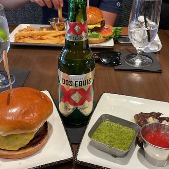 J's Restaurant And Bar - Pizza Near Me - Horseshoe Bay, Texas