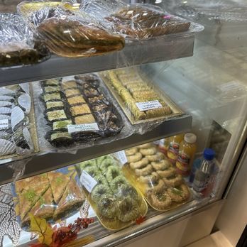 Blu Bee cafe - Ice Cream & Frozen Yogurt Near Me - Painesville, Ohio