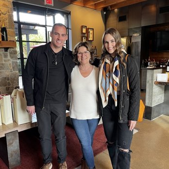 Davies Vineyards - Wine Tasting Room Near Me - Saint Helena, California