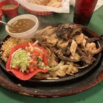 Los Patrones Mexican Grill - El Rancho - Beef & Chicken Fajitas, 3 Ribs, & 2 Grilled shrimp (w/ sides of Beans and Rice) - Mexican Near Me - Giddings, Texas Los Patrones Mexican Grill - El Rancho - Beef & Chicken Fajitas, 3 Ribs, & 2 Grilled shrimp (w/ sides of Beans and Rice) - Mexican Near Me - Giddings, Texas
