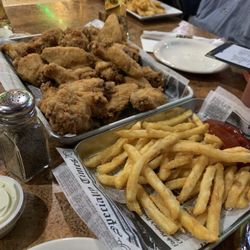 Grille 44 - Wings & fries