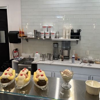 House of Random - House of Randon interior - Desserts Near Me - Turlock, California House of Random - House of Randon interior - Desserts Near Me - Turlock, California