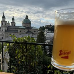 A beer on the upper terrace. Not bad... A beer on the upper terrace. Not bad...