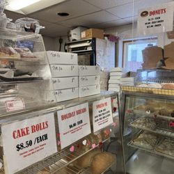 Ferlo's Orignal Bakery - Bakery counter