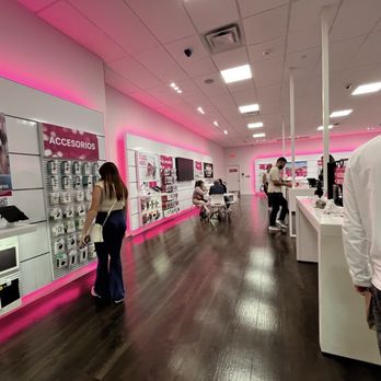 T-Mobile Authorized Retailer - Mobile Phones Near Me - Caguas, Puerto Rico