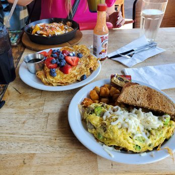 Fratelli Cafe - Coffee & Tea Near Me - Los Angeles, California