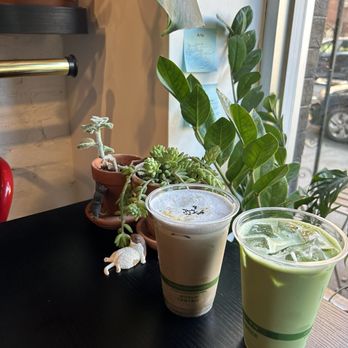Kijitora - black sesame latte, matcha latte - Coffee & Tea Near Me - Brooklyn, New York